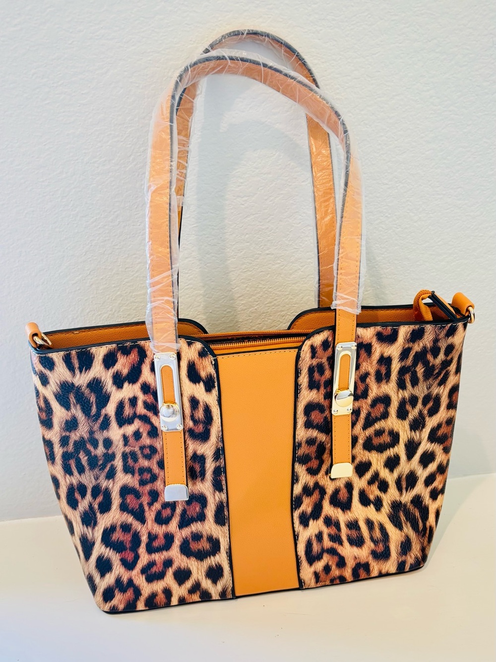 Leopard Print Tote with Tan Center Panel and crossbody straps new never - Picture 12 of 15